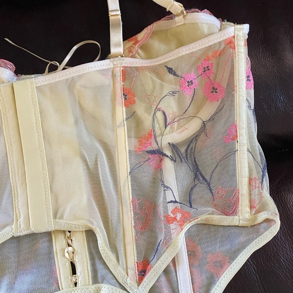 Out From Under Floral Yellow Semi Sheer Mesh Embroidered Coquette Bustier L - Picture 8 of 14